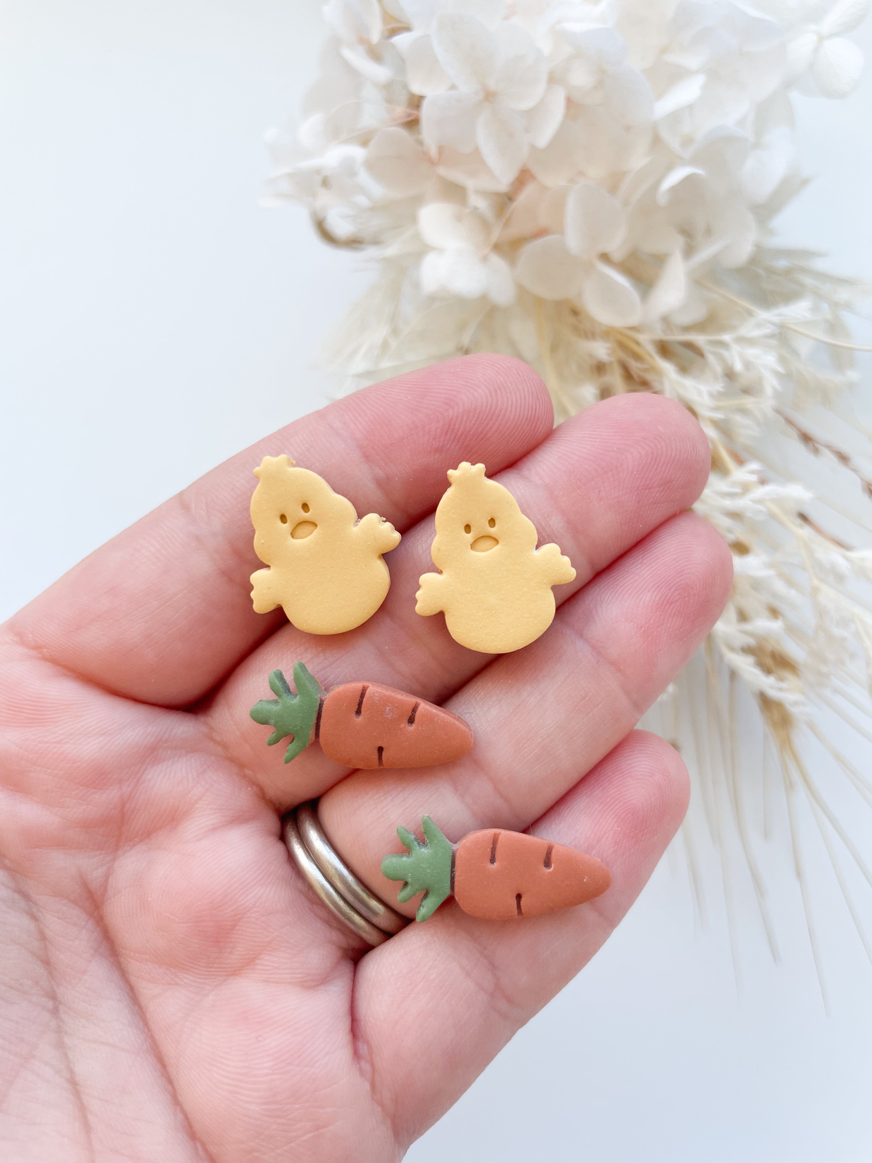 Easter studs (2 pack)